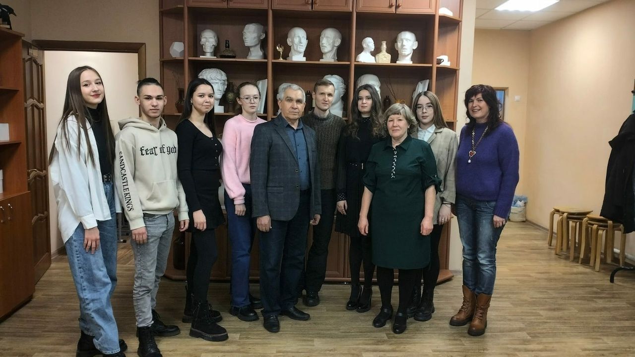 Для выпускников ДШИ Менделеевска организовали праздничный концерт