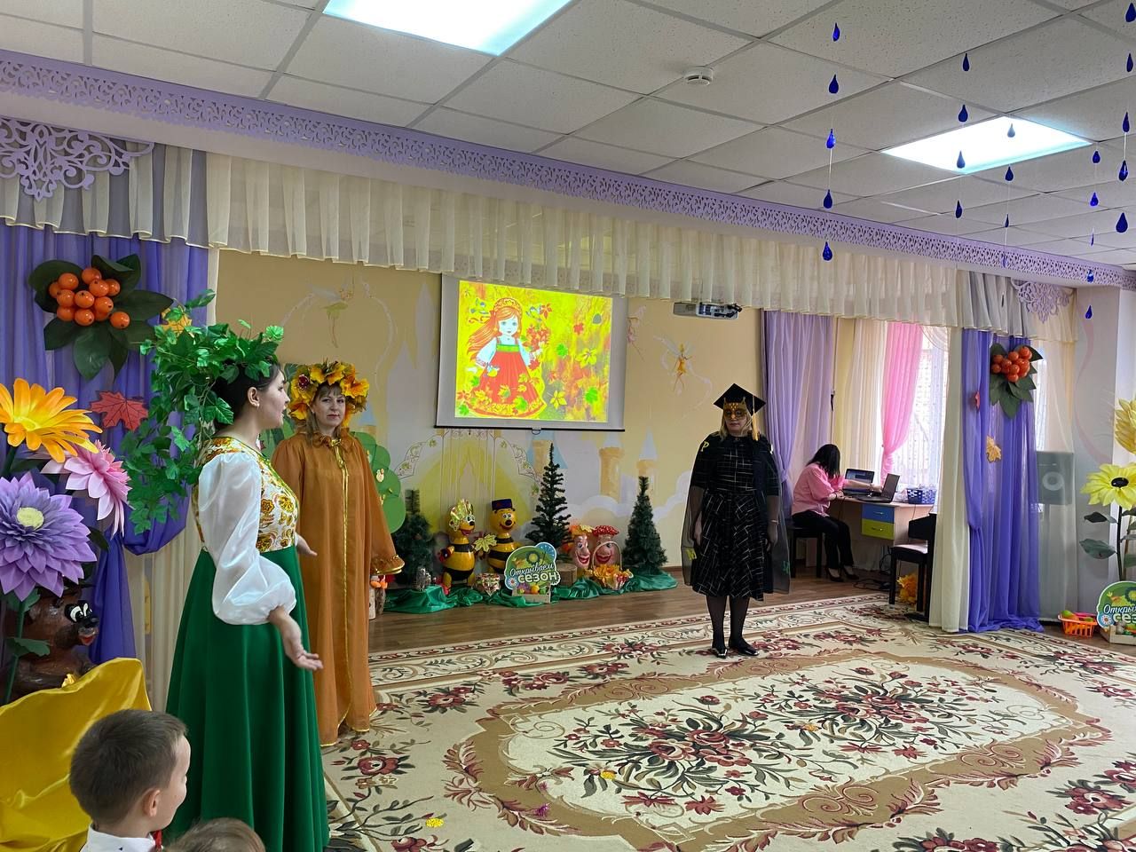 В детских садах Менделеевска проходят осенние утренники