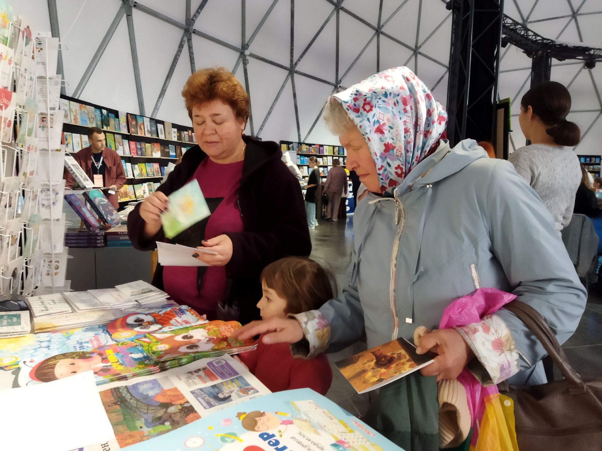 В Менделеевске можно купить книги ведущих издательств и принять участие в мастер-классах и лекциях