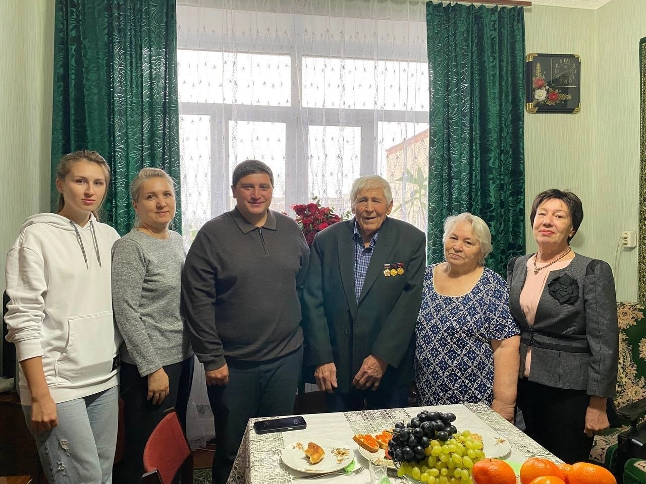 Житель Менделеевска отметил 90-летний юбилей