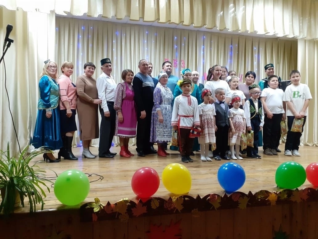 На сцене Камаевского СДК выступили самые яркие таланты села