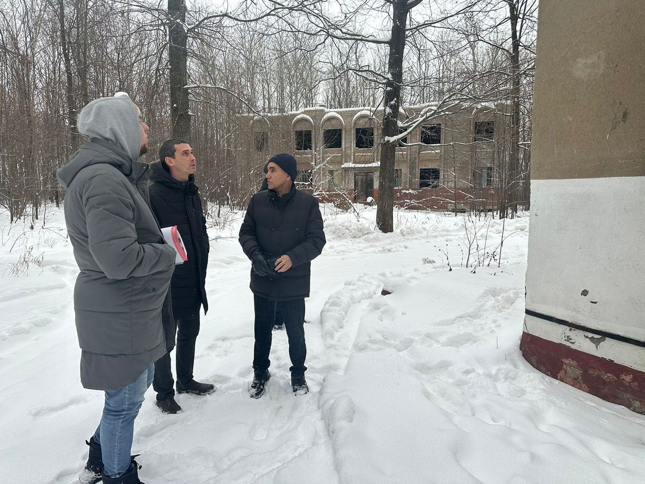 В Менделеевске провели выездное совещание на территории будущего детского лагеря «Юниор»