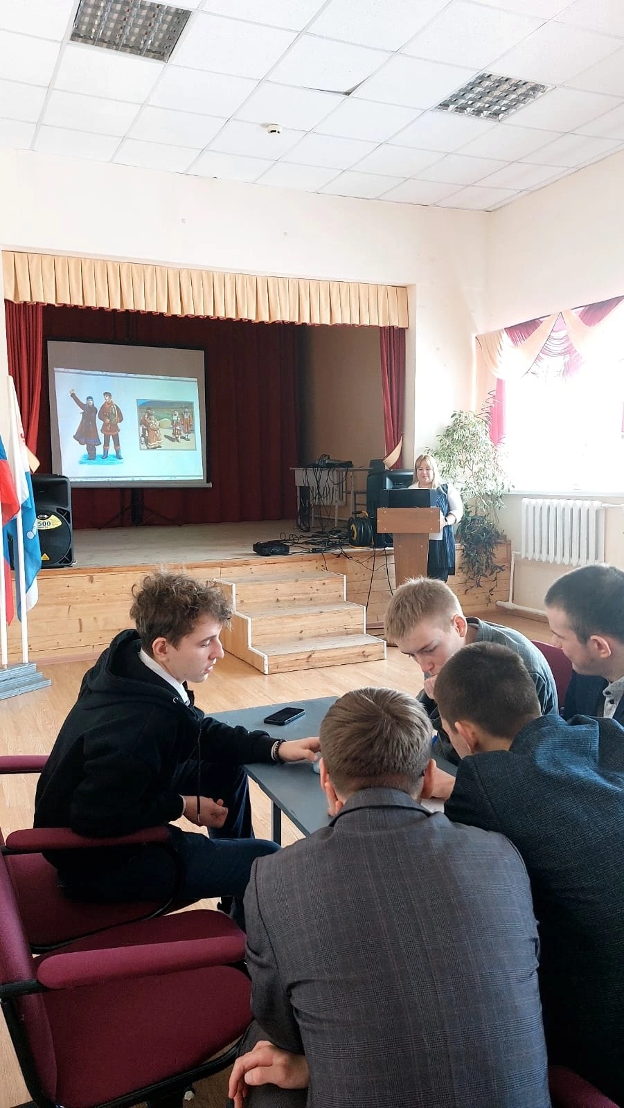 В Менделеевской школе №2 провели интеллектуальную викторину «Народы России»
