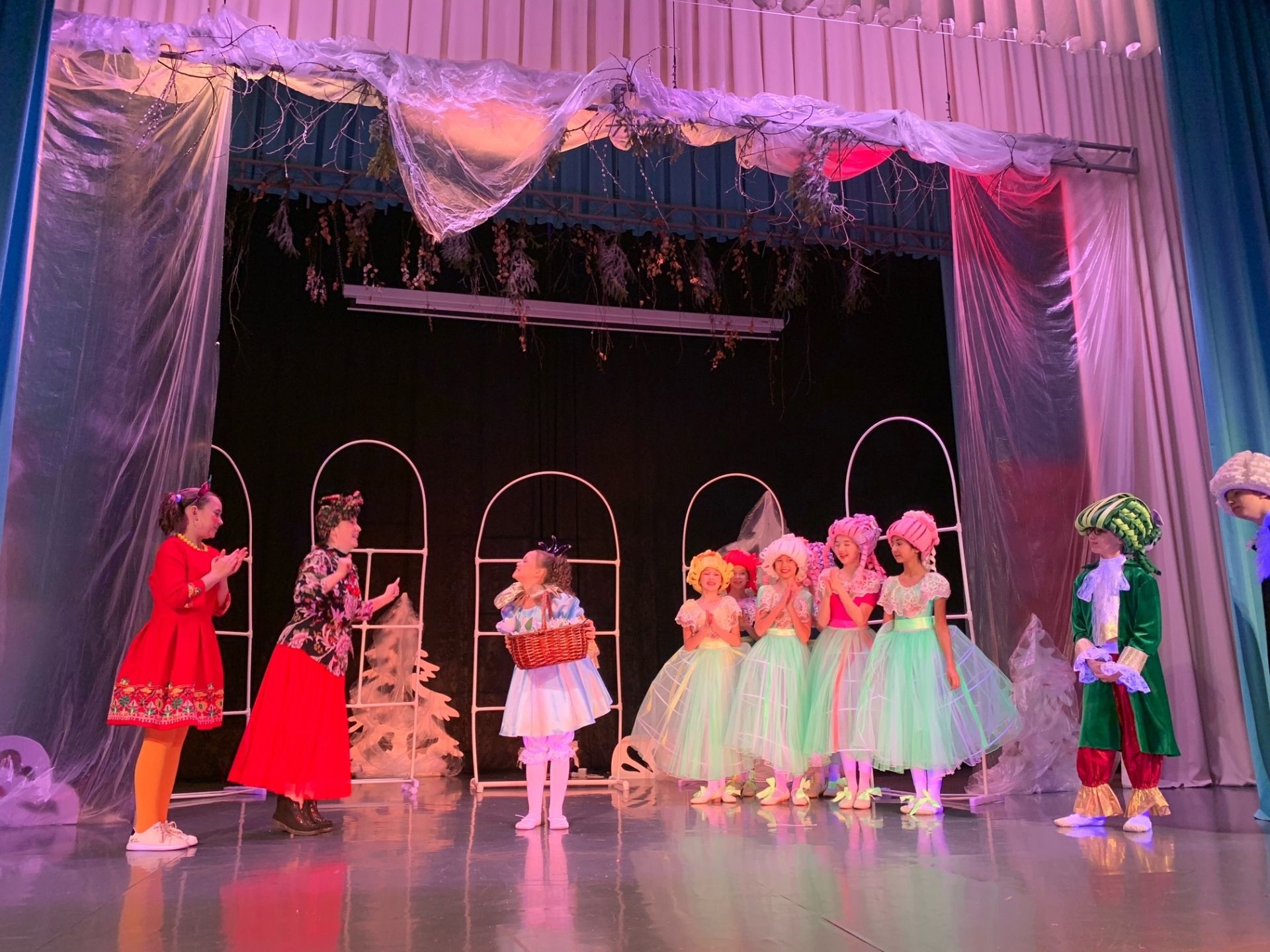 В Менделеевске стартовали новогодние театрализованные представления