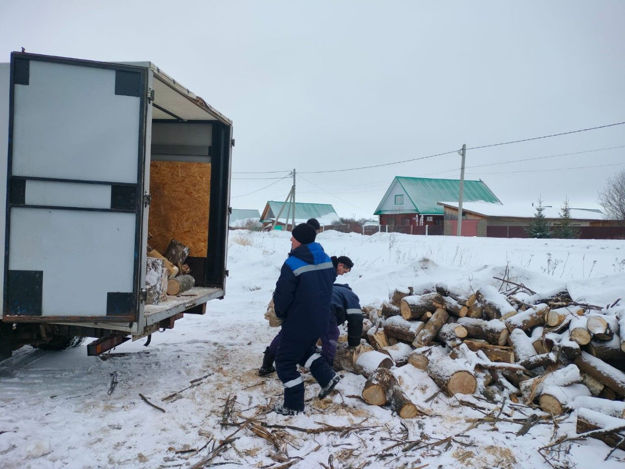 В поселениях Менделеевского района оказывают посильную помощь семьям мобилизованных