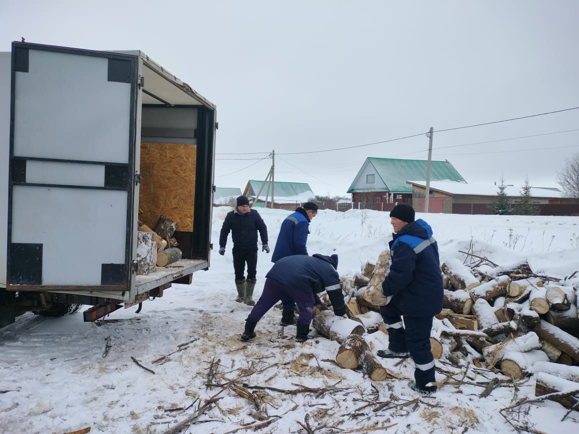 В поселениях Менделеевского района оказывают посильную помощь семьям мобилизованных