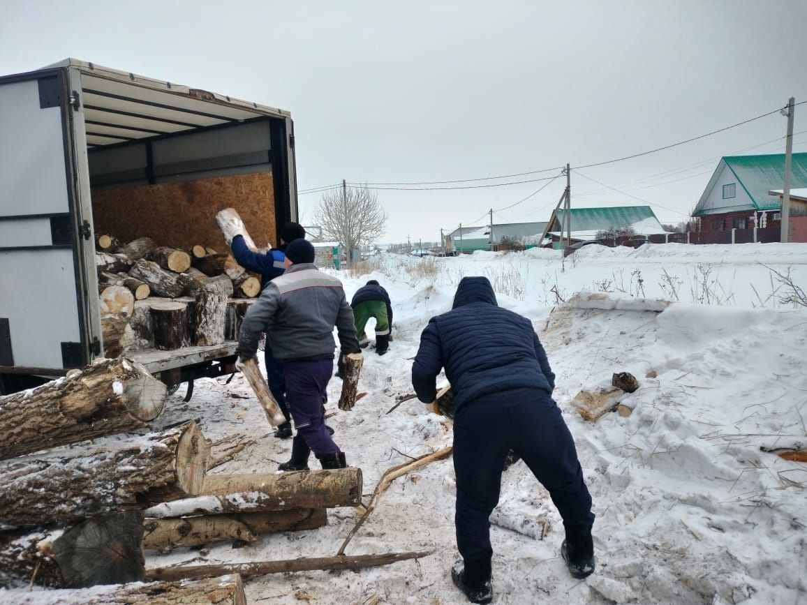 В поселениях Менделеевского района оказывают посильную помощь семьям мобилизованных