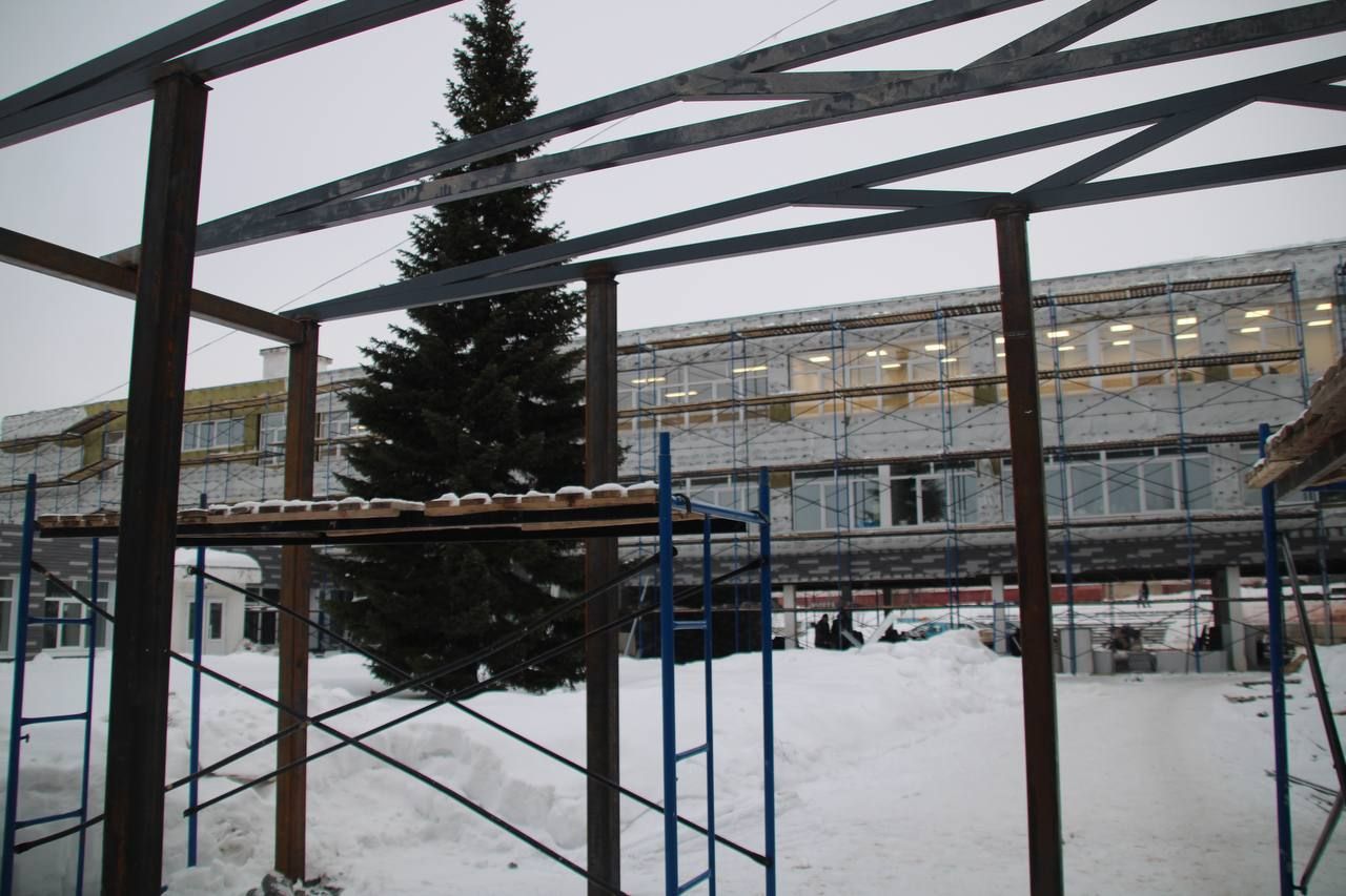 Капитальный ремонт школы Менделеевска завершен на 75%