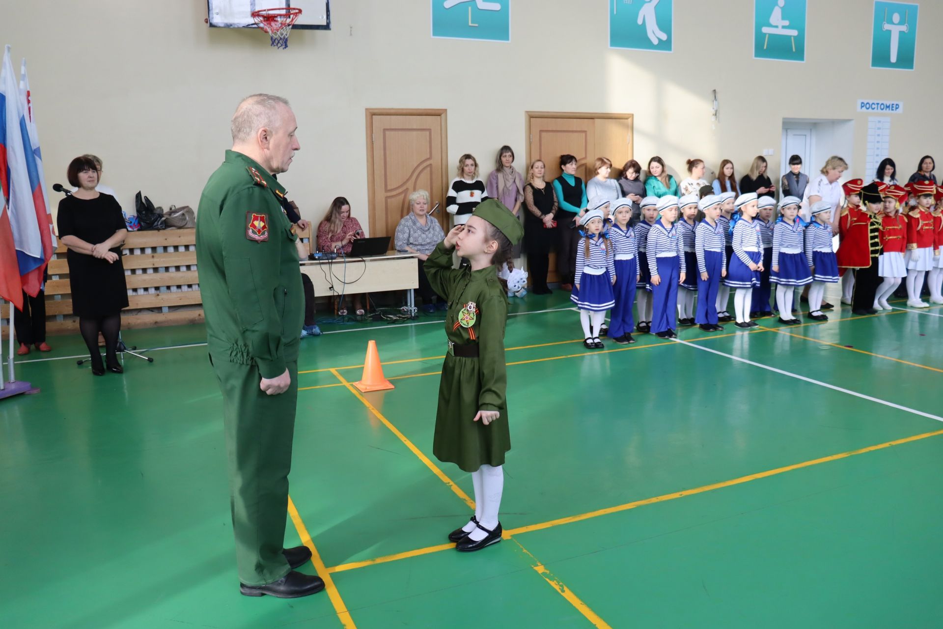 Маленькие патриоты Менделеевска продемонстрировали строевую подготовку