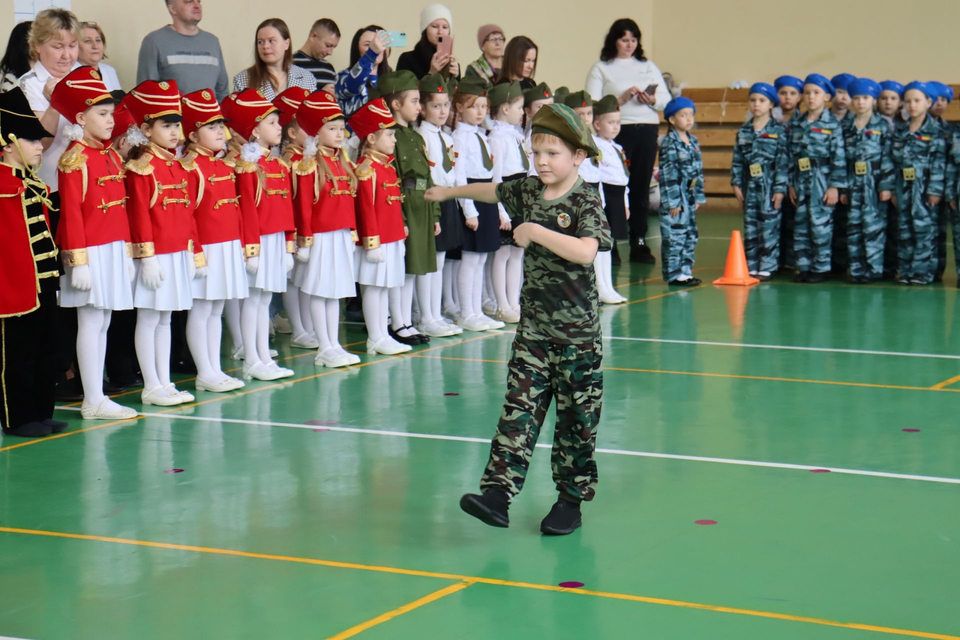 Маленькие патриоты Менделеевска продемонстрировали строевую подготовку