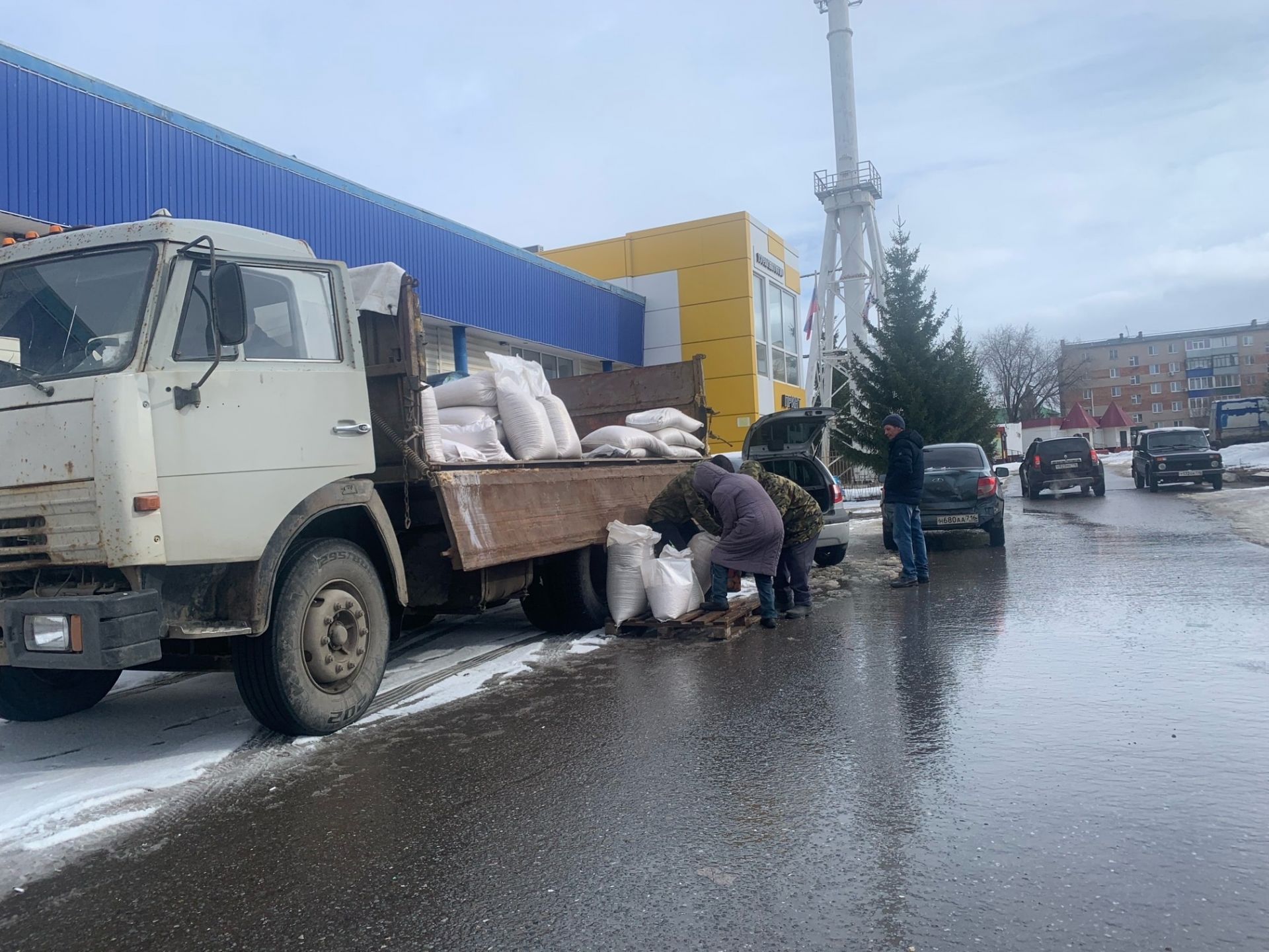 В Менделеевске продолжаются весенние сельхозярмарки