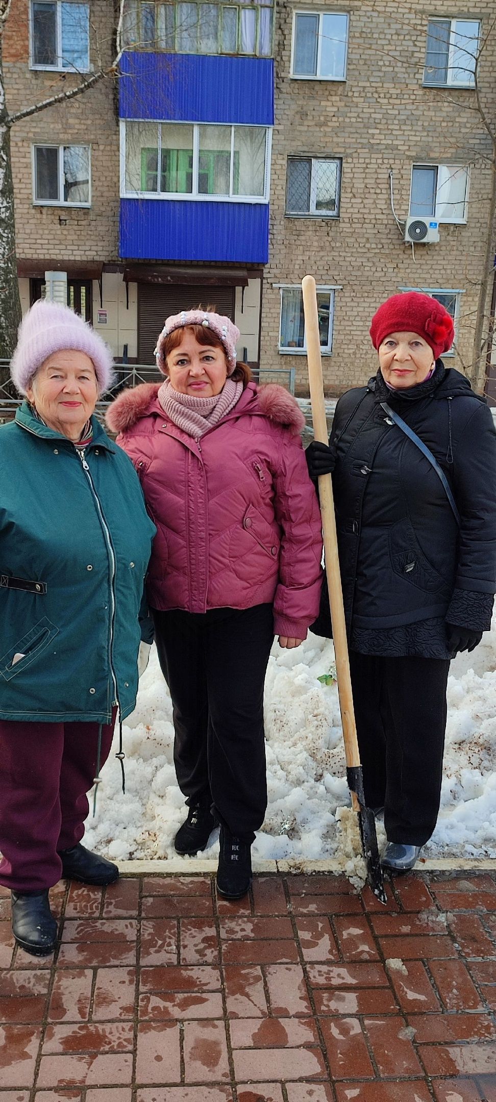 Ветераны и пенсионеры Менделеевска приняли участие в субботнике