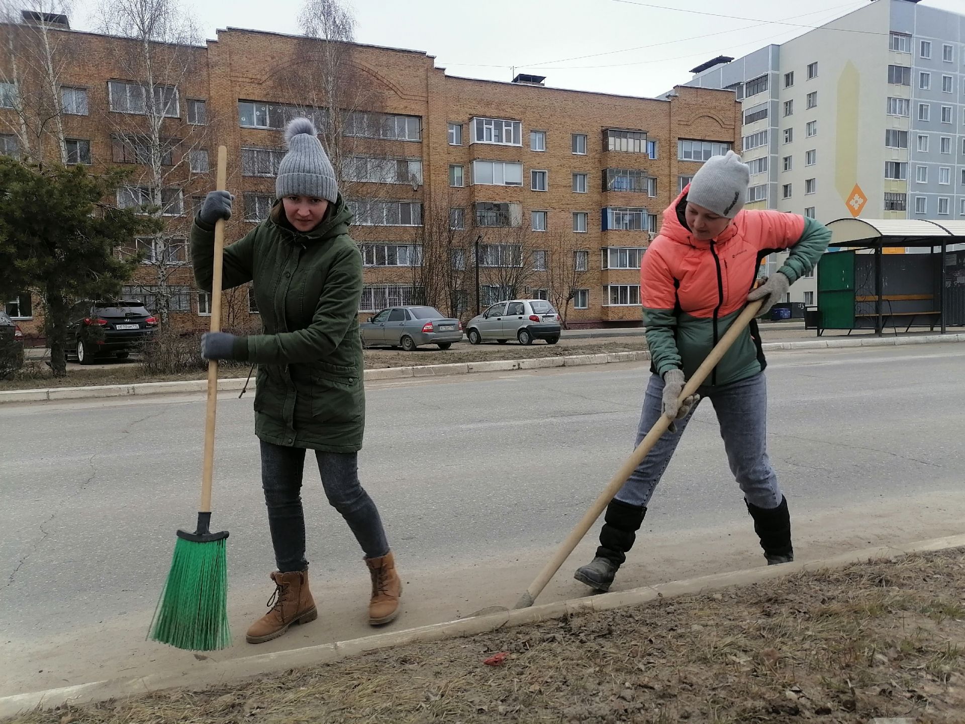 Менделеевцы вышли на общегородской субботник