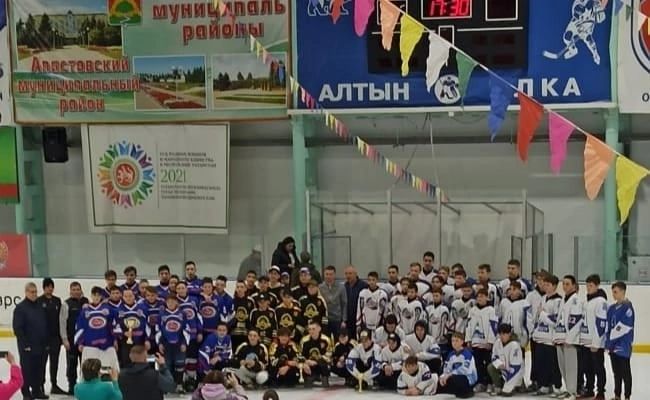 Команда «Айсберг» завоевала «серебро» в республиканском турнире по хоккею