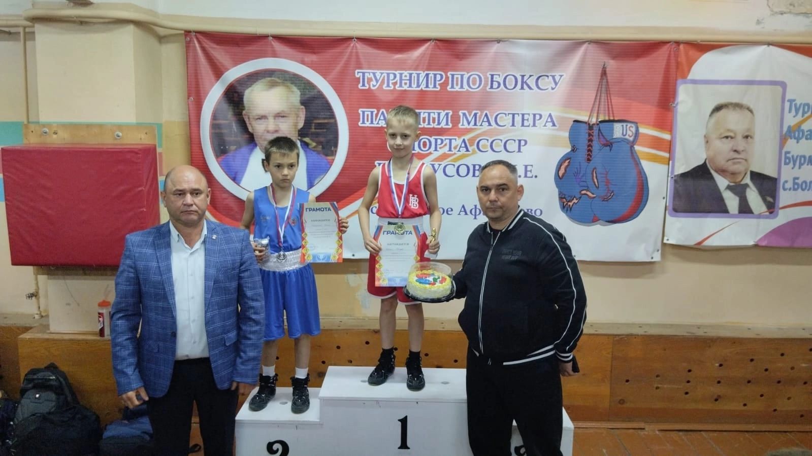 Воспитанники СШ «Батыр» привезли 8 медалей  с Межрегионального турнира по боксу