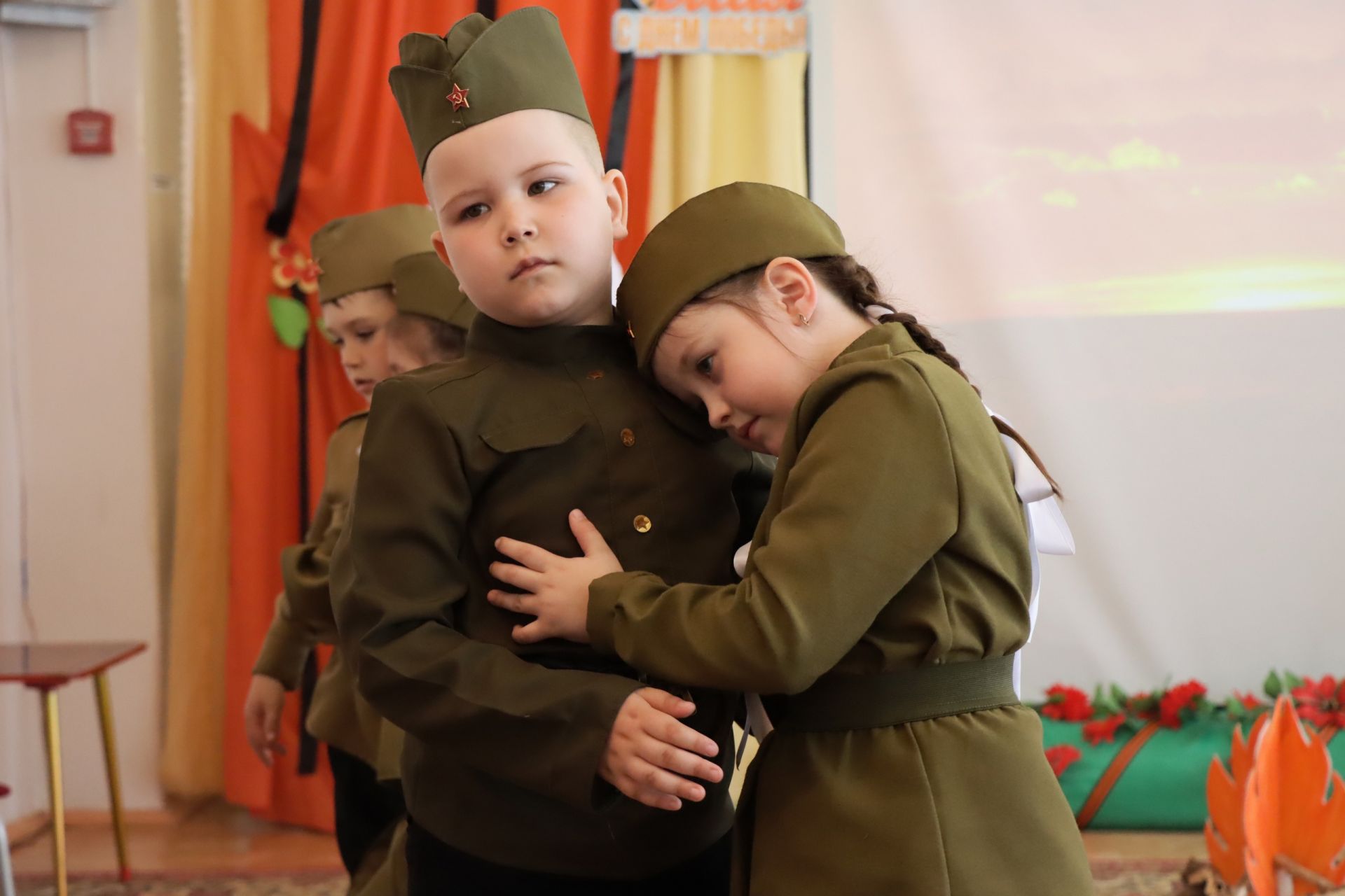 Воспитанники детских садов Менделеевска встречают День Победы