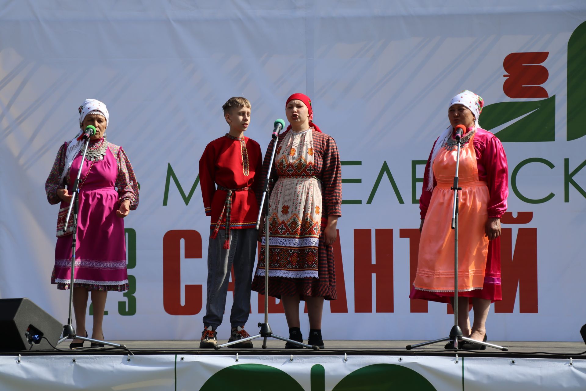 В рамках Сабантуя в Менделевском районе прошл фестиваль «Платок — символ нации»