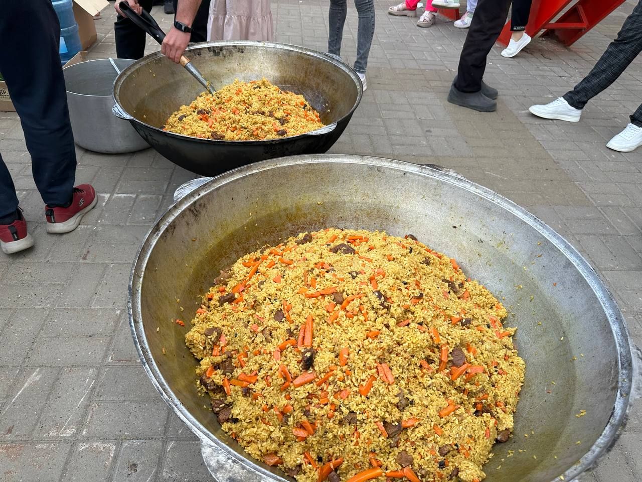 Менделеевцев угостили пловом в честь Курбан-байрама