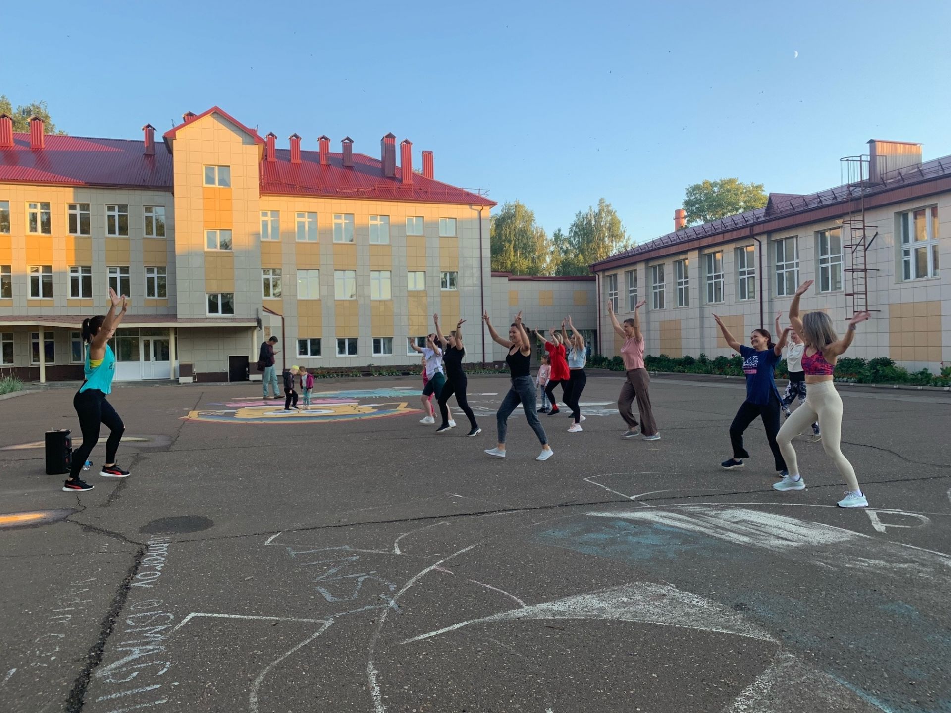 В Менделеевске проходят тренировки на свежем воздухе