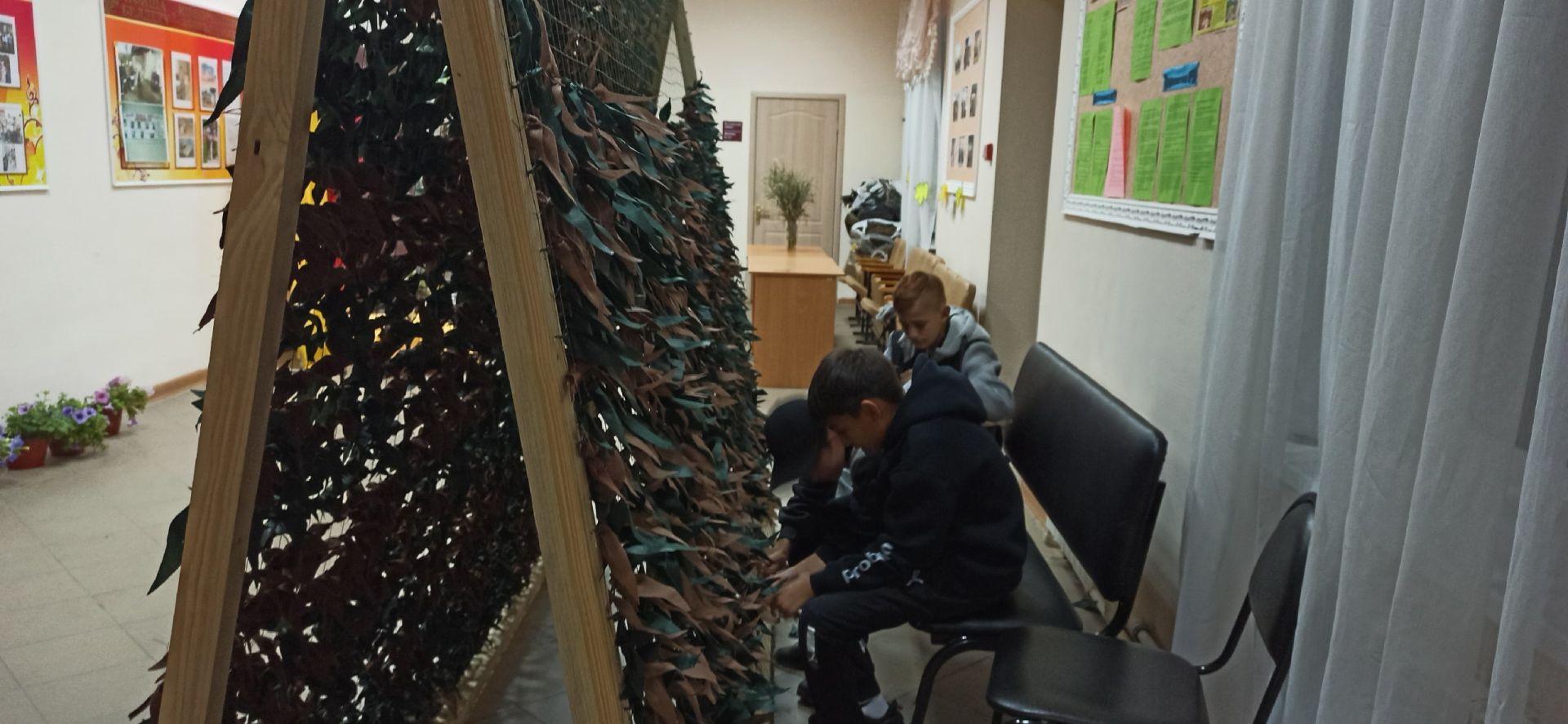 Жители Тураевского поселения активно плетут маскировочные сети
