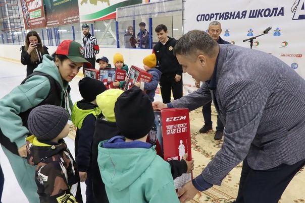 В Менделеевске организовали открытый турнир по хоккею на Кубок главы района