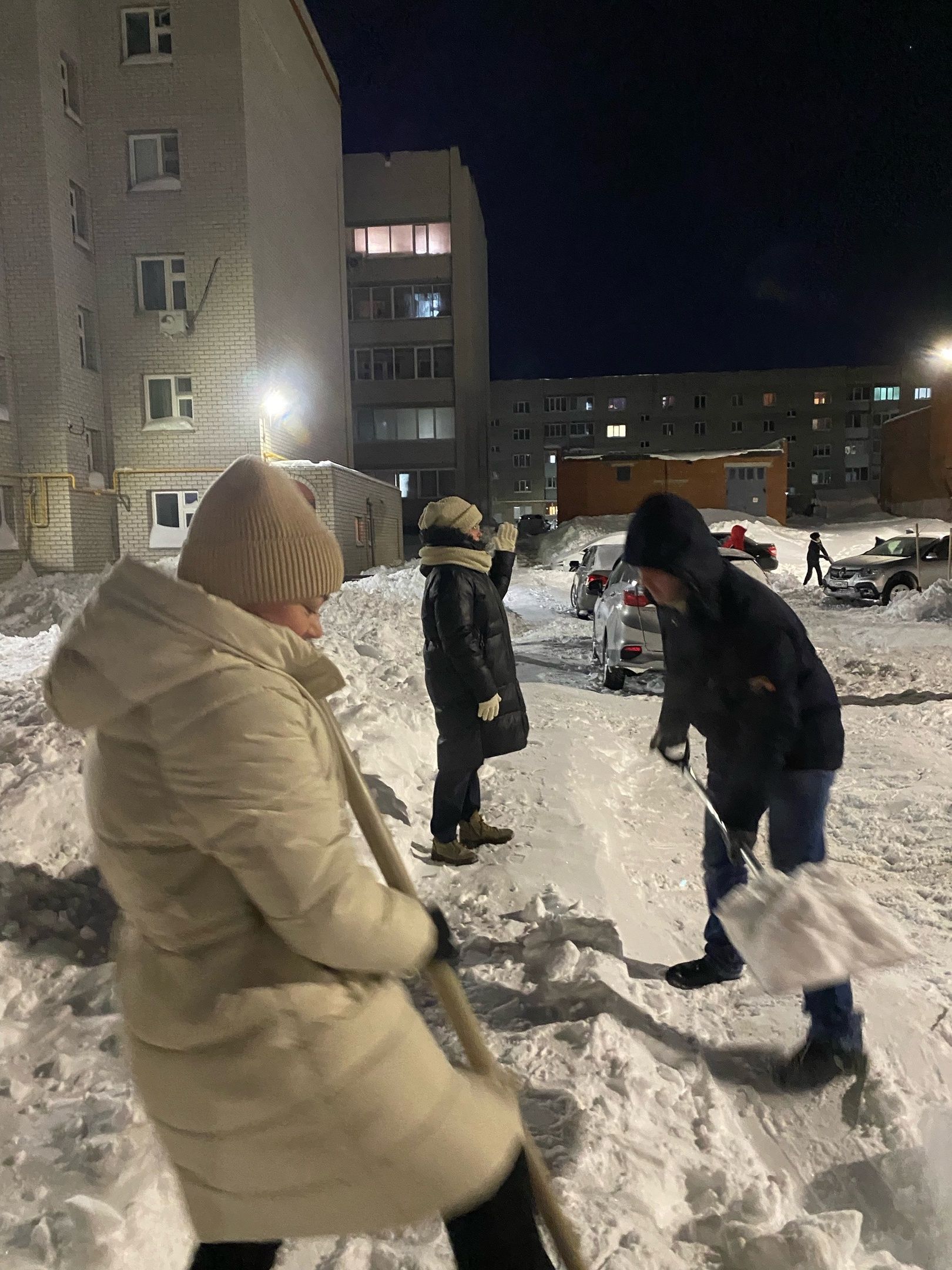 Жители Менделеевска: «Вместе с соседями вышли на субботник»