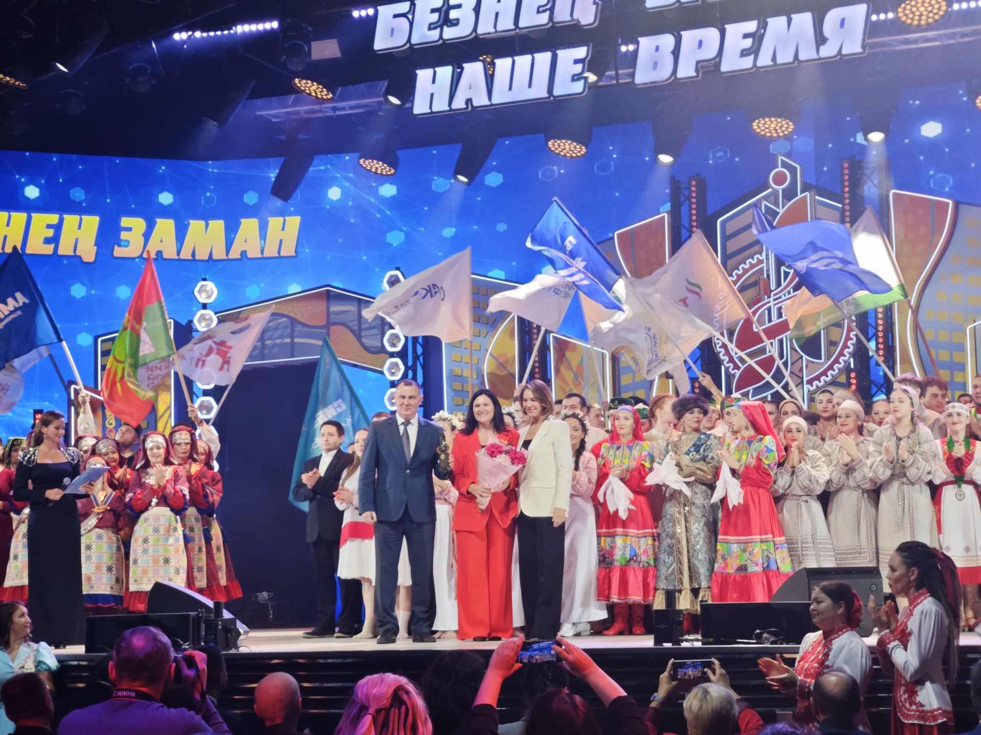 Альфия Когогина поздравила участников фестиваля творчества работающей молодежи «Наше время — Безнең заман»