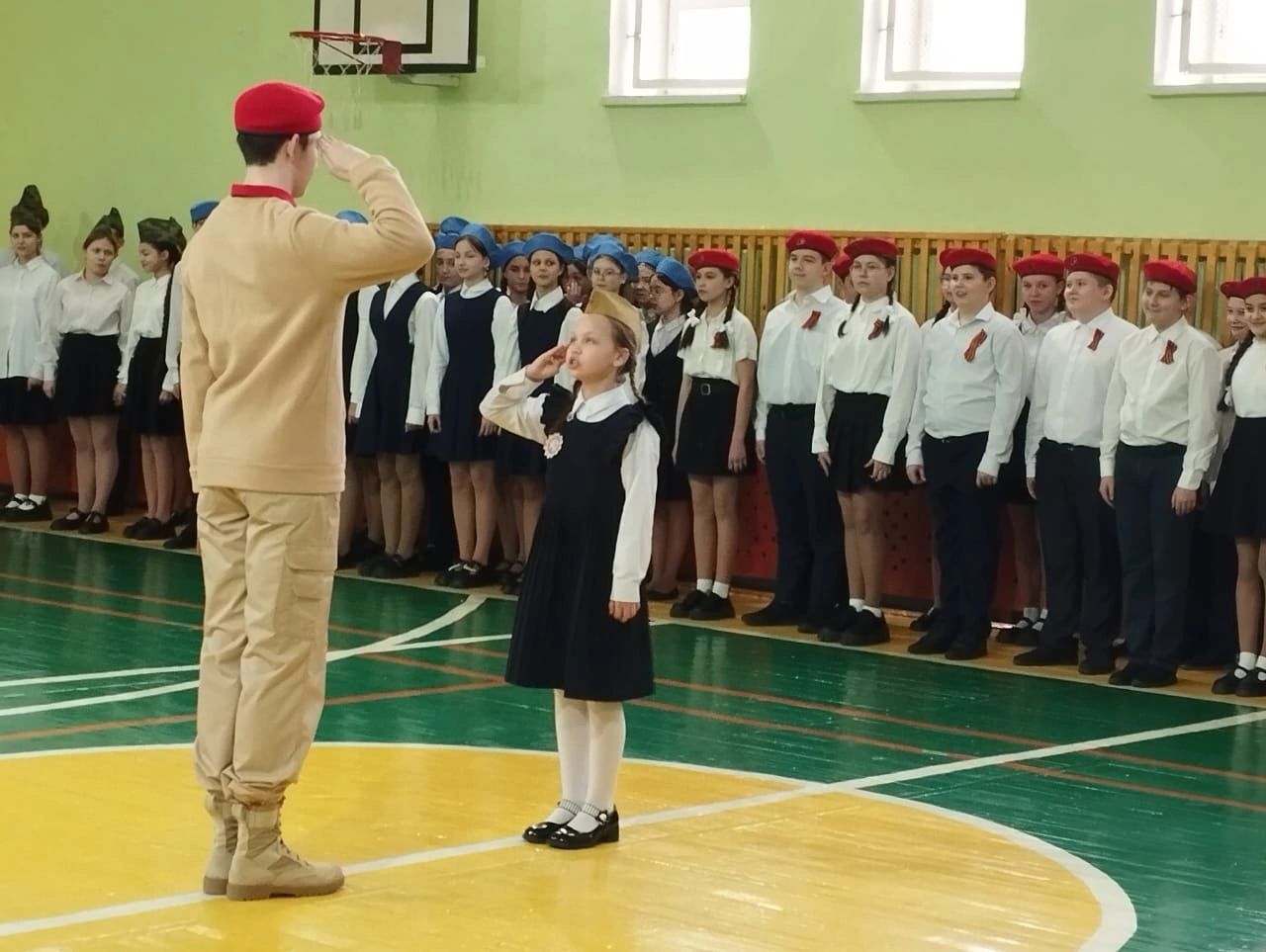 В гимназии №1 Менделеевска провели конкурс «Смотр строя и песни»