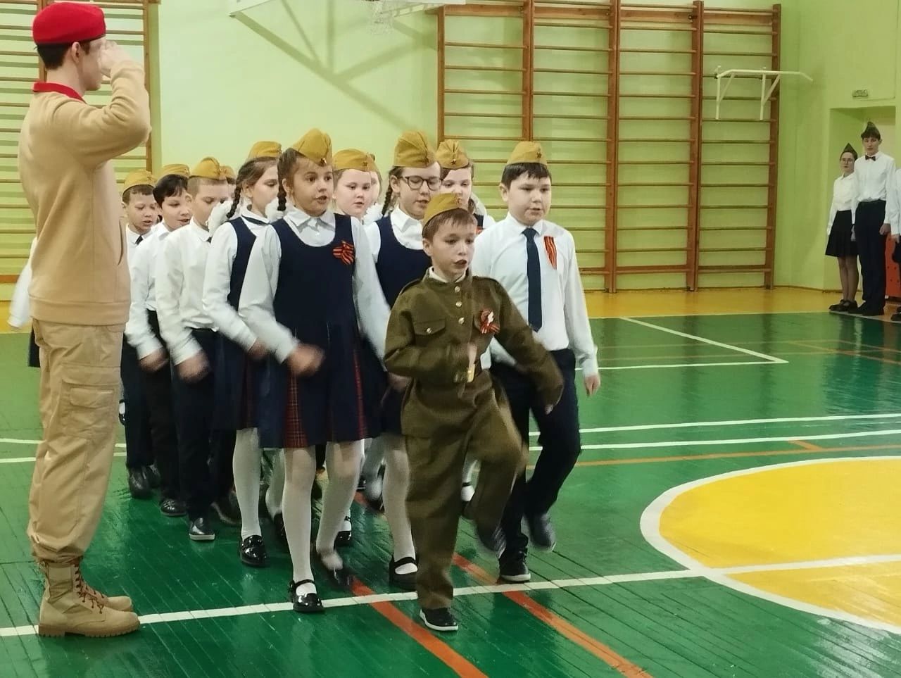 В гимназии №1 Менделеевска провели конкурс «Смотр строя и песни»