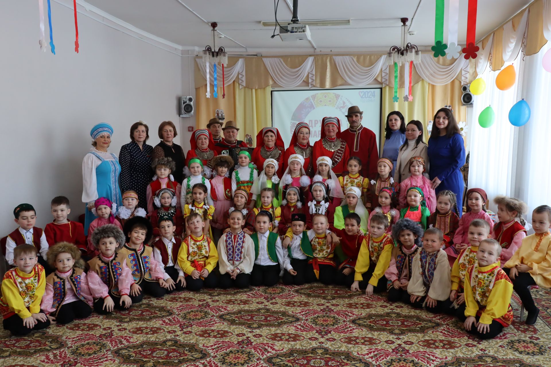 В детском саду «Алёнушка» отметили День родного языка праздником