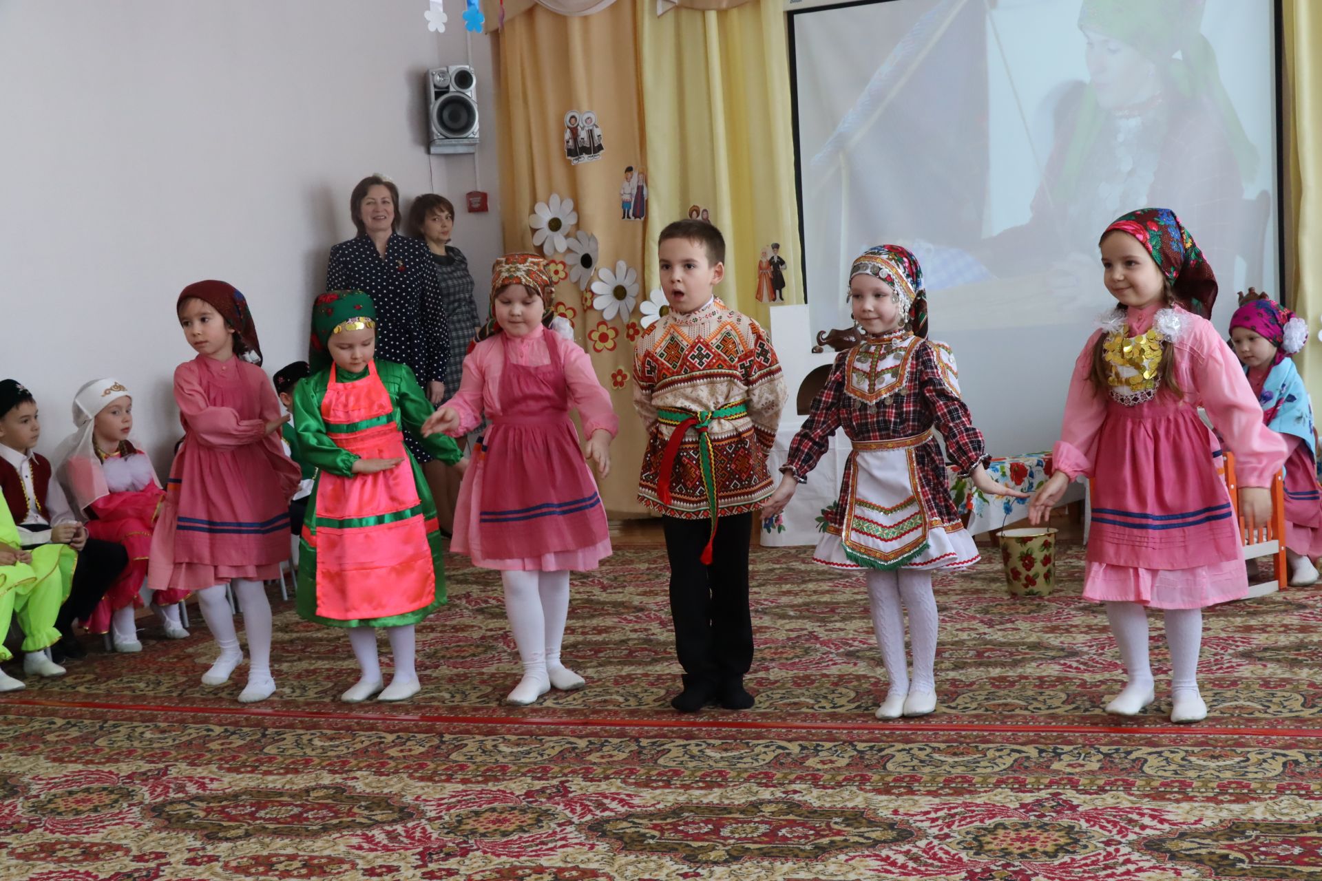 В детском саду «Алёнушка» отметили День родного языка праздником