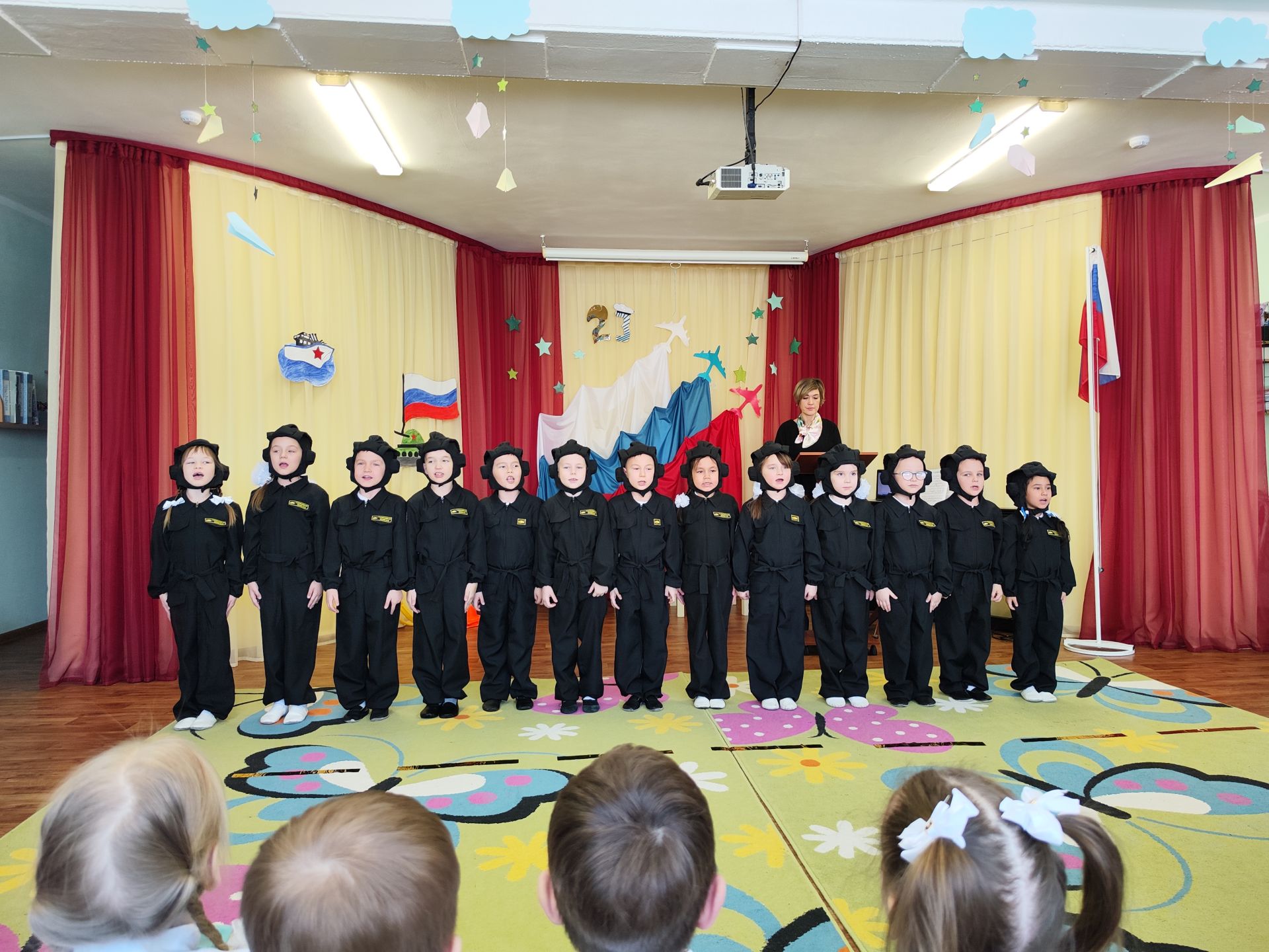 В детском саду №10 «Рябинушка» Менделеевска провели фестиваль военно-патриотической песни «Служу России»