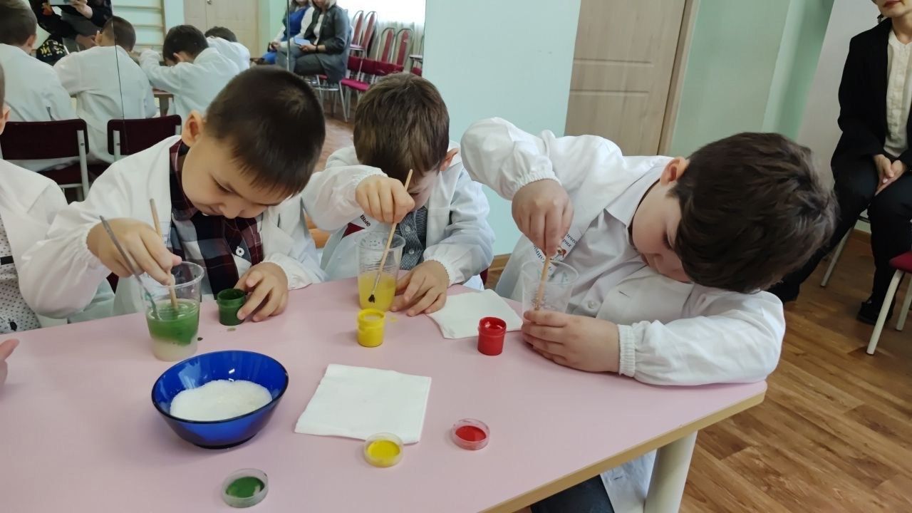 В Детском саду № 10 «Рябинушка» состоялось химическое занятие по ПДД
