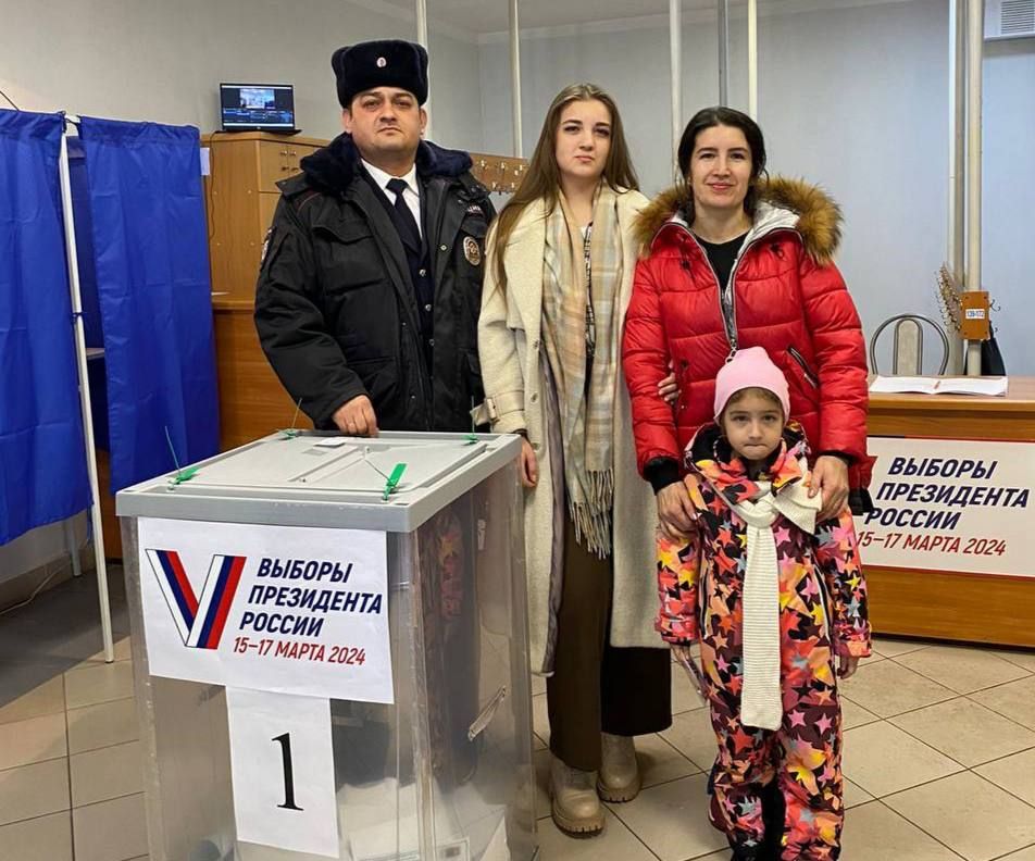 На избирательных участках Менделеевска было много семей, которые пришли вместе с детьми