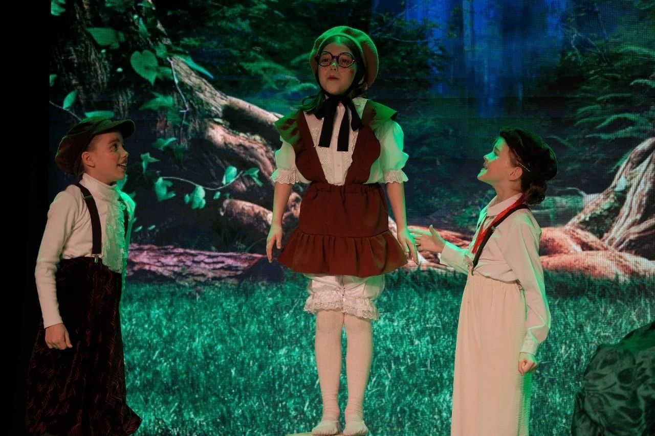 На сцене театра юного зрителя «Этюд» показали детский спектакль «Жила-была Сыроежка»