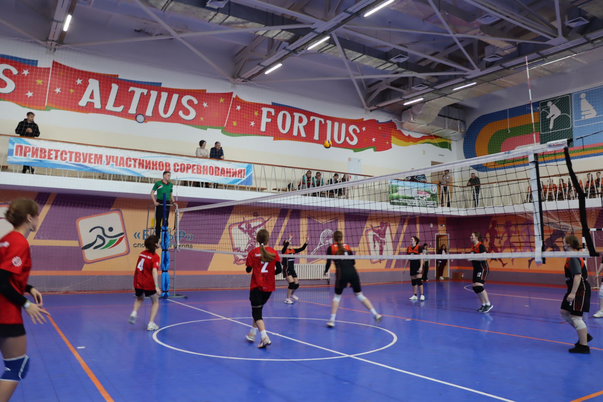 В Менделеевске стартовали соревнования школьной волейбольной лиги