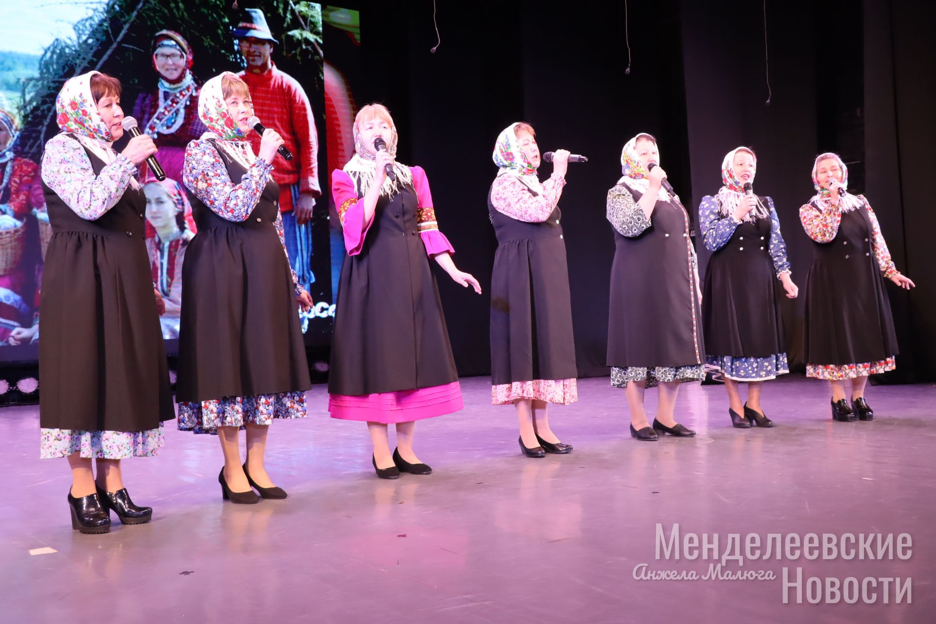 Коллективы учреждений образования Менделеевска продемонстрировали свои таланты на районном фестивале народного творчества