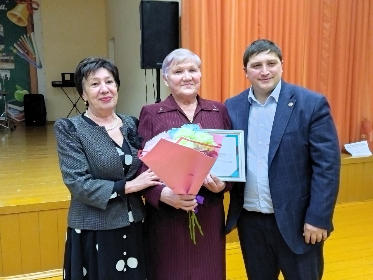 Жителей ТОС «Бондюжский» Менделеевска наградили Благодарственными письмами главы за труд на благо города