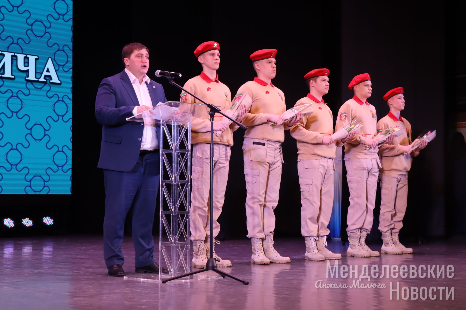 В Менделеевске ярко и душевно провели концерт «С любовью, женщинам!»