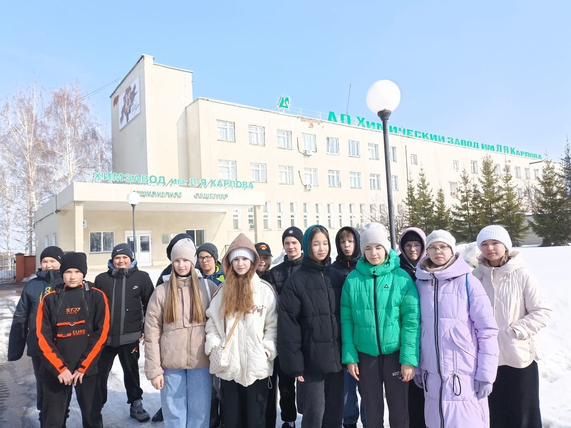Учащиеся 7 «Б» класса школы №1 Менделеевска посетили с экскурсией музей химического завода имени Л. Карпова