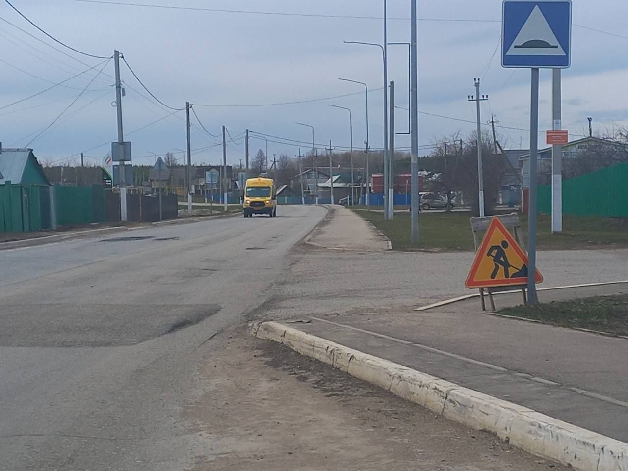 В Менделеевске начались работы по ямочному ремонту дорог