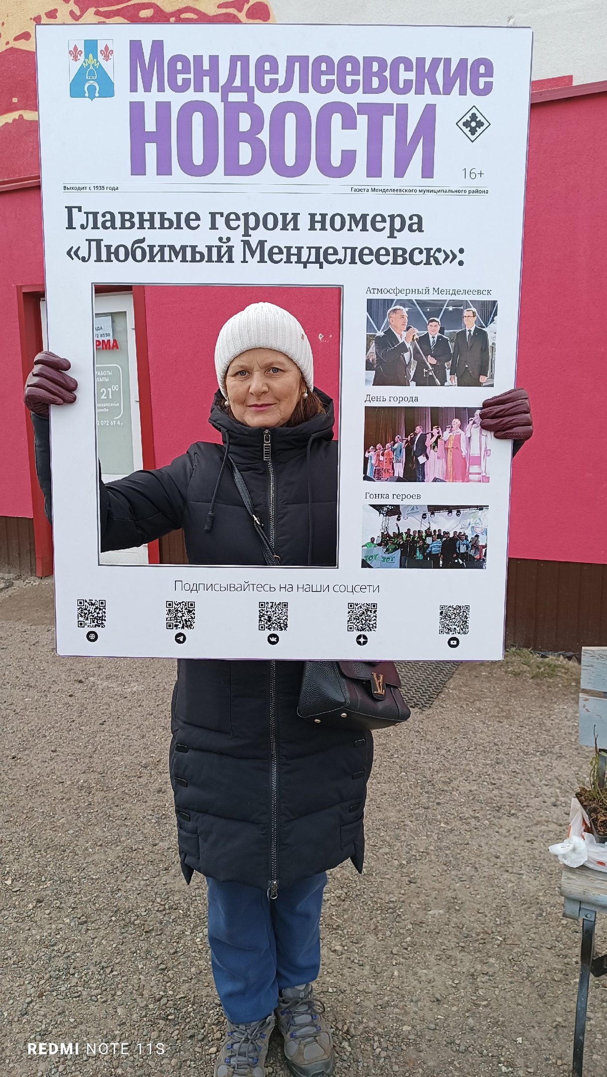 Жители Менделеевска оформляют подписку на ярмарке, получают скидочные купоны и подарки