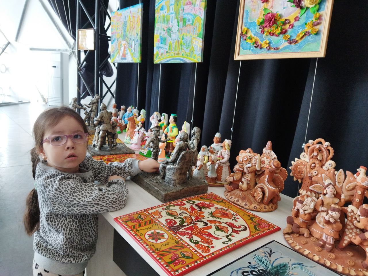 Детская школа искусств приглашает менделеевцев на выставку обучающихся отделения ИЗО