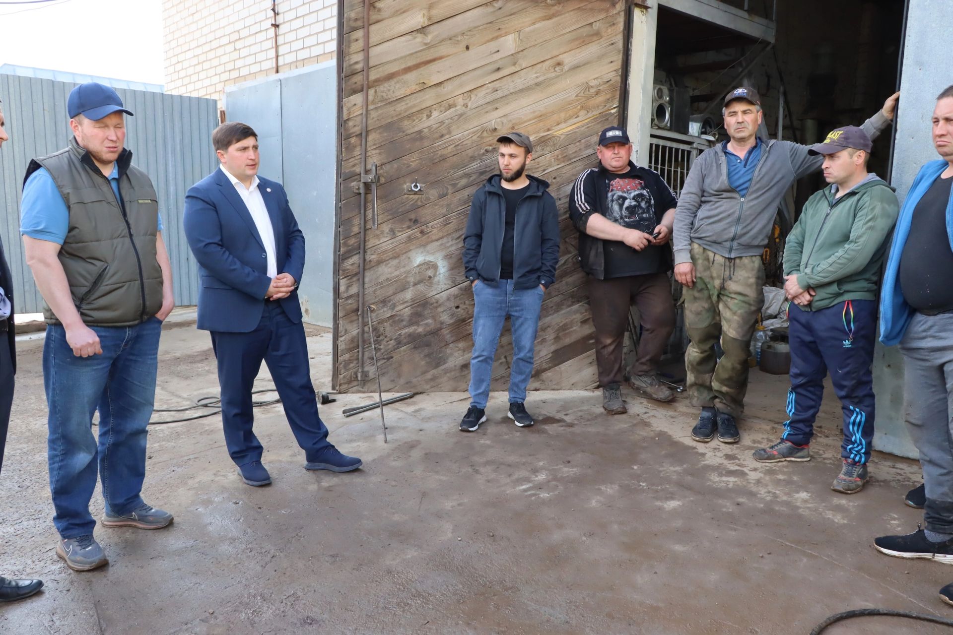 Менделеевские фермеры рассказали главе района о проблемах, с которыми они сталкиваются в работе