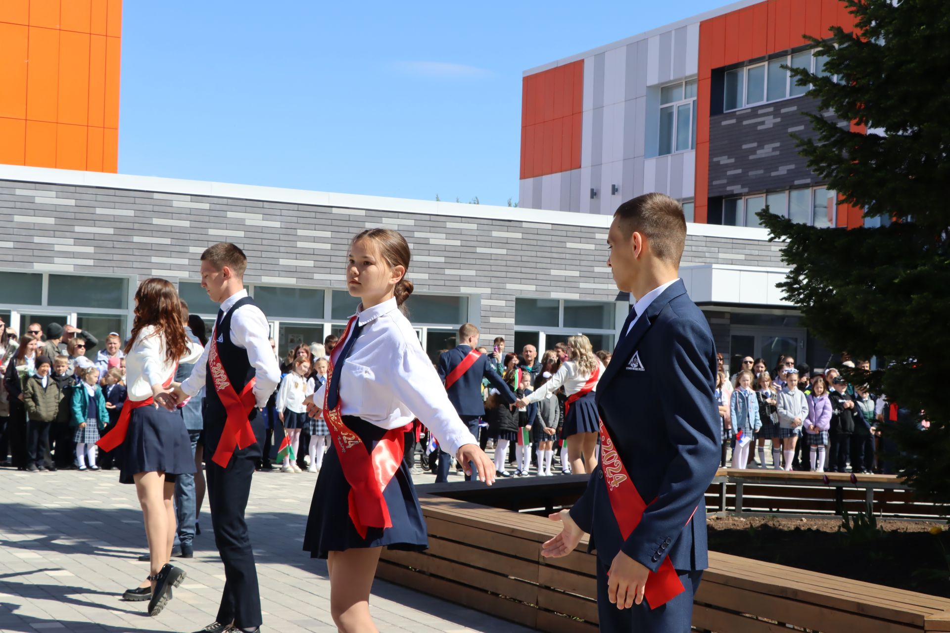 В химико-технологическом лицее Менделеевска выпустились 11 одиннадцатиклассников