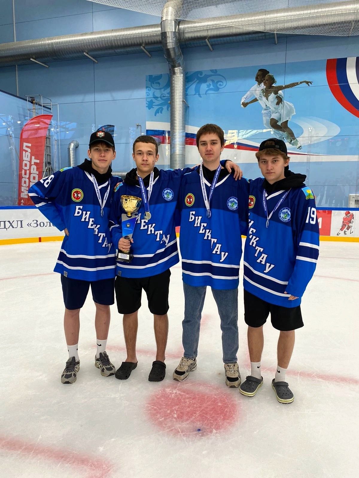 Воспитанники спортивной школы «Айсберг» стали серебряными призерами юбилейного турнира