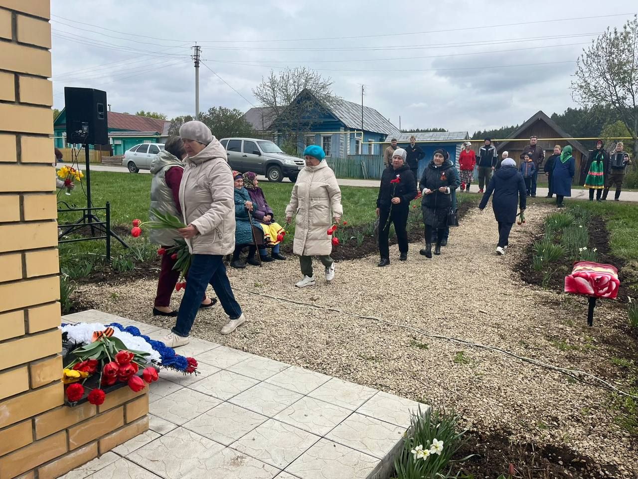 В деревне Карманково прошёл торжественный митинг, посвящённый Дню Победы