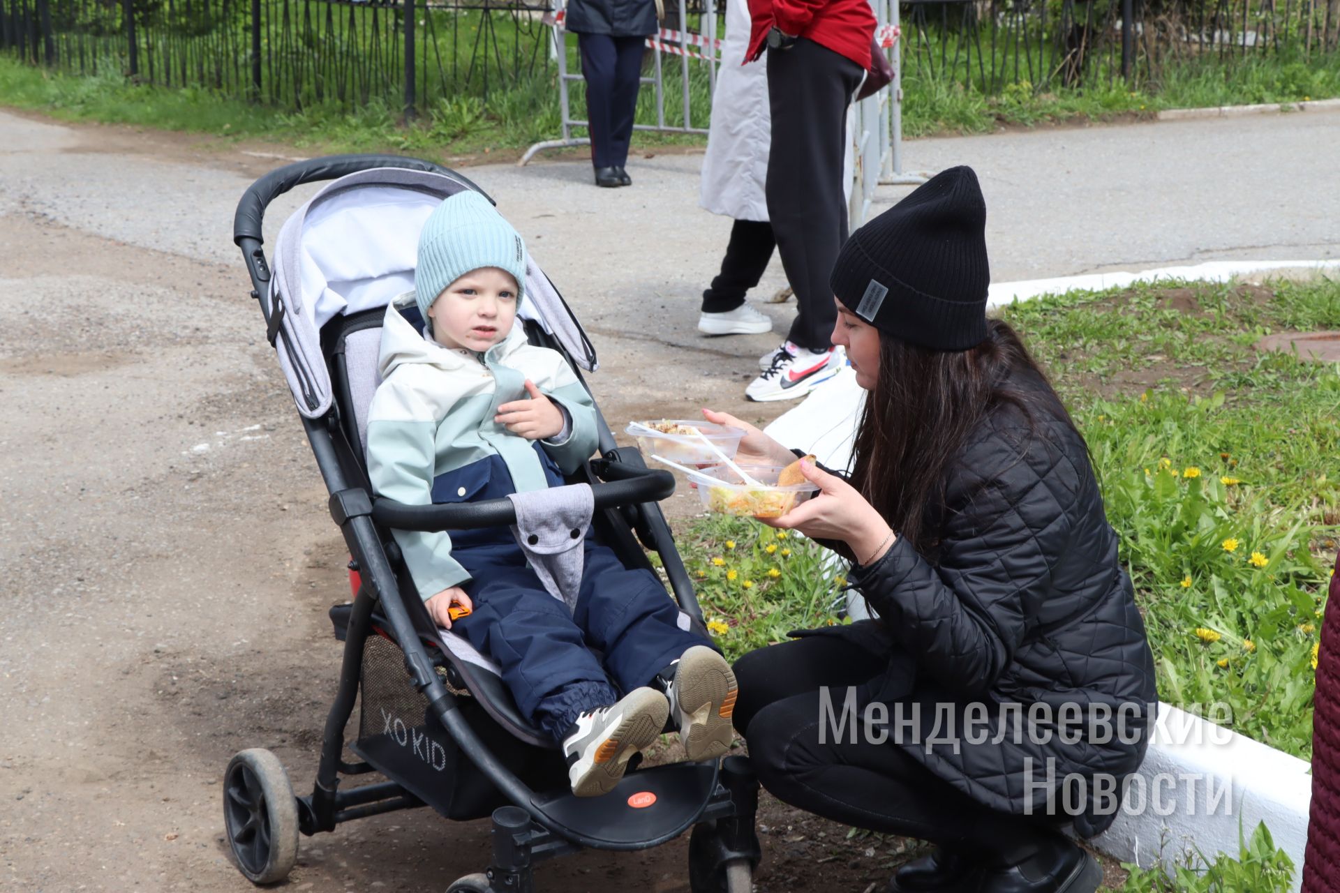 Менделеевцев угостили солдатской кашей