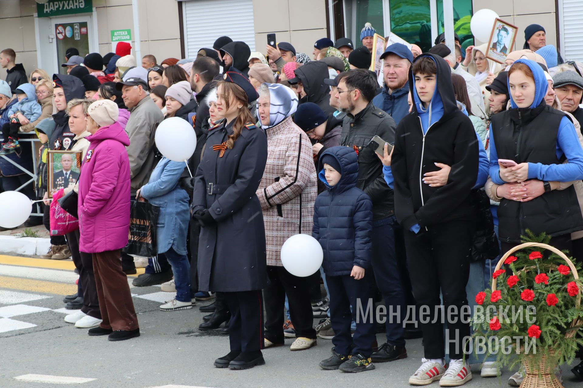 Праздник со слезами на глазах и снегом: в Менделеевске отметили День Победы