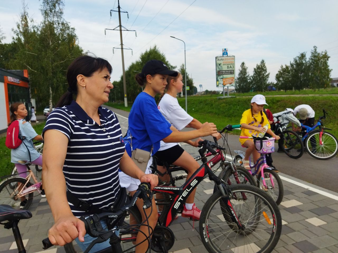 В Менделеевске провели занимательную велоэкскурсию, посвящённую Дню города